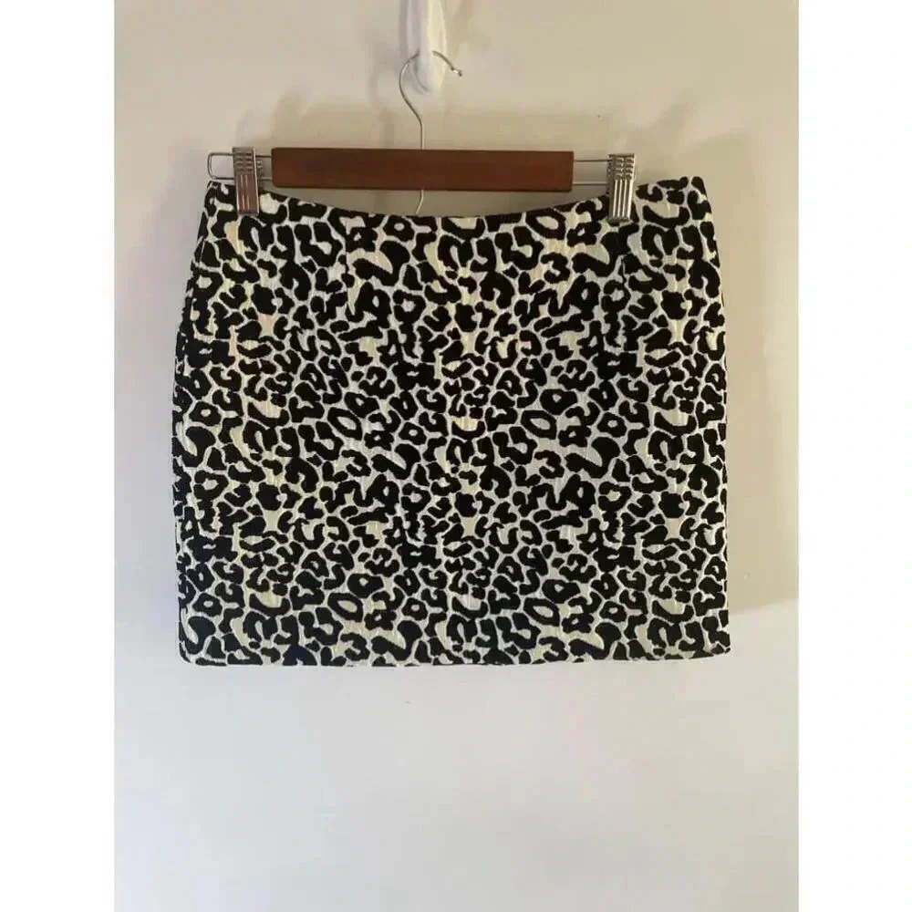 Kendall & Kylie Leopard Print Mini Skirt Size Medium EUC! 0300